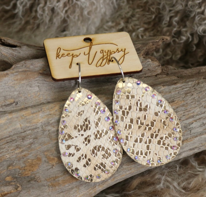Keep It Gypsy Earrings AB Oval – Rustic Mile Boutique